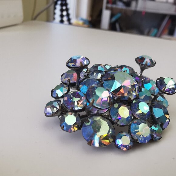 Vintage  TRIAD Multi Level Rhinestone Brooch- Blue Aurora - Picture 6 of 16
